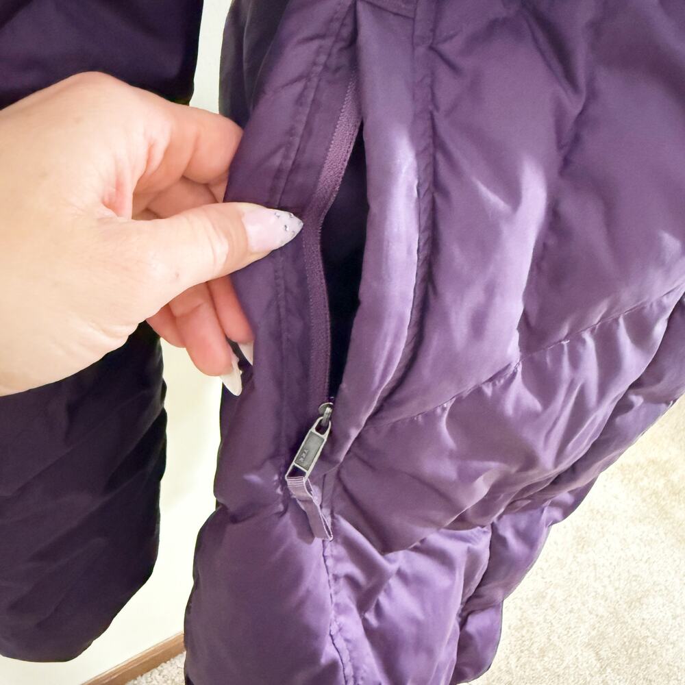 Patagonia Dark Purple Hooded Down Fill Parka Women's Medium Zip Up/Snap Closure - Picture 3 of 10